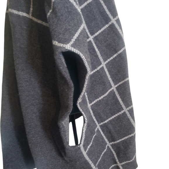 ST. John Wool Poncho With Lamb Leather Trim. - Picture 7 of 11